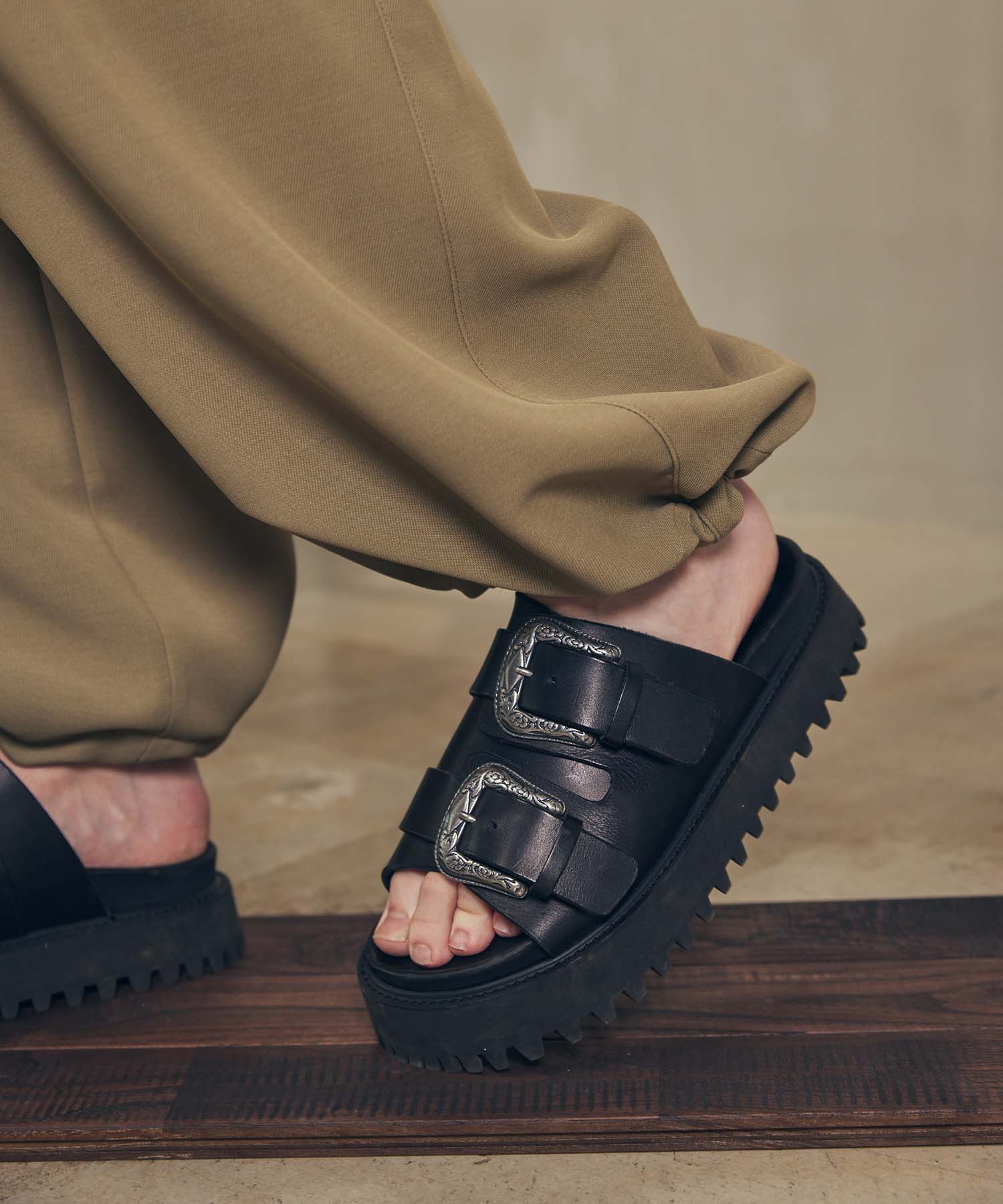 【SPECIAL SHOES FACTORY COLLABORATION】Italian Vibram Sole Double Monk Buckle Sandal Made In TOKYO