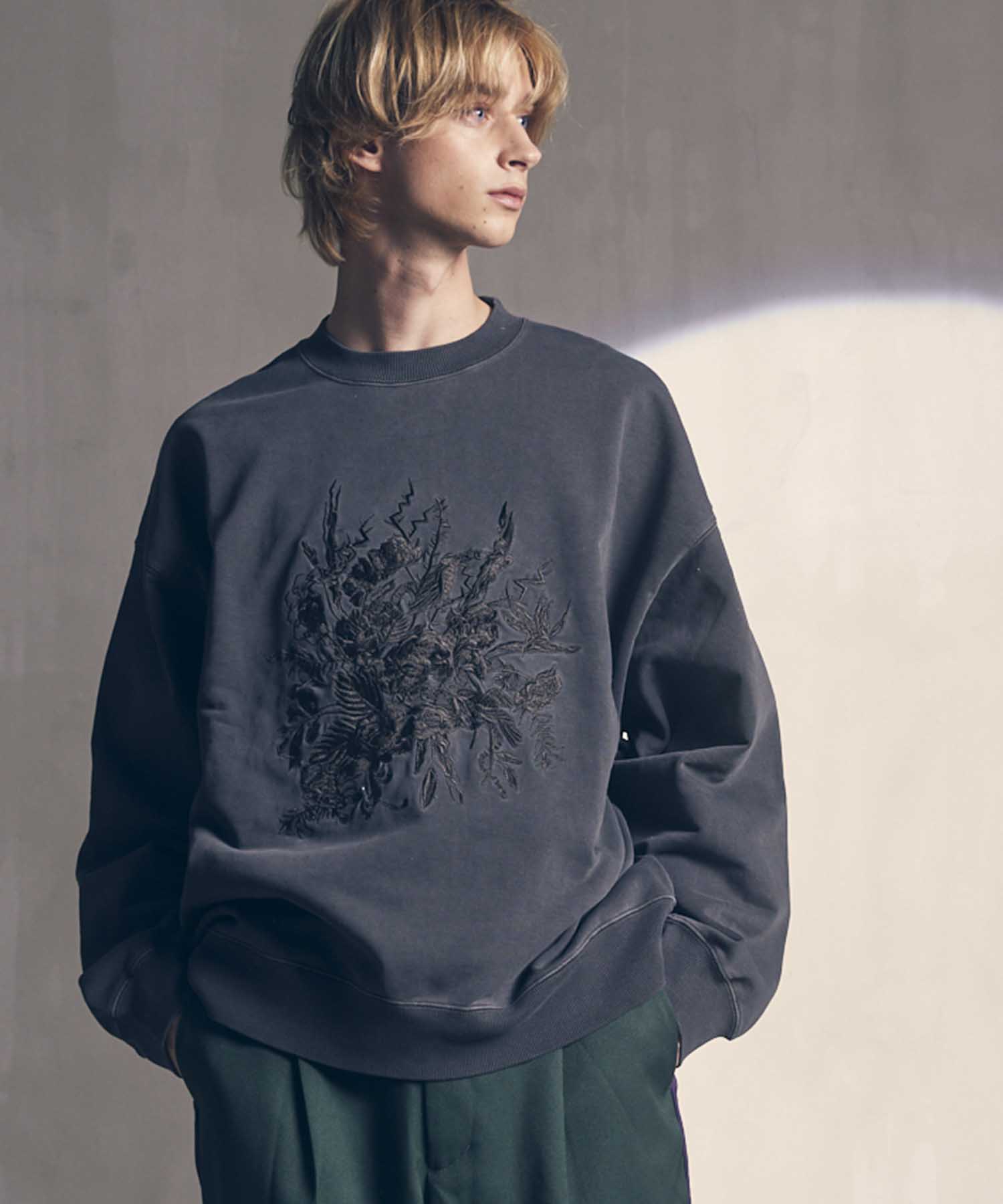 Flower Embroidery Heavy-Weight Pigment Sweat Prime-Over Crew Neck Pullover