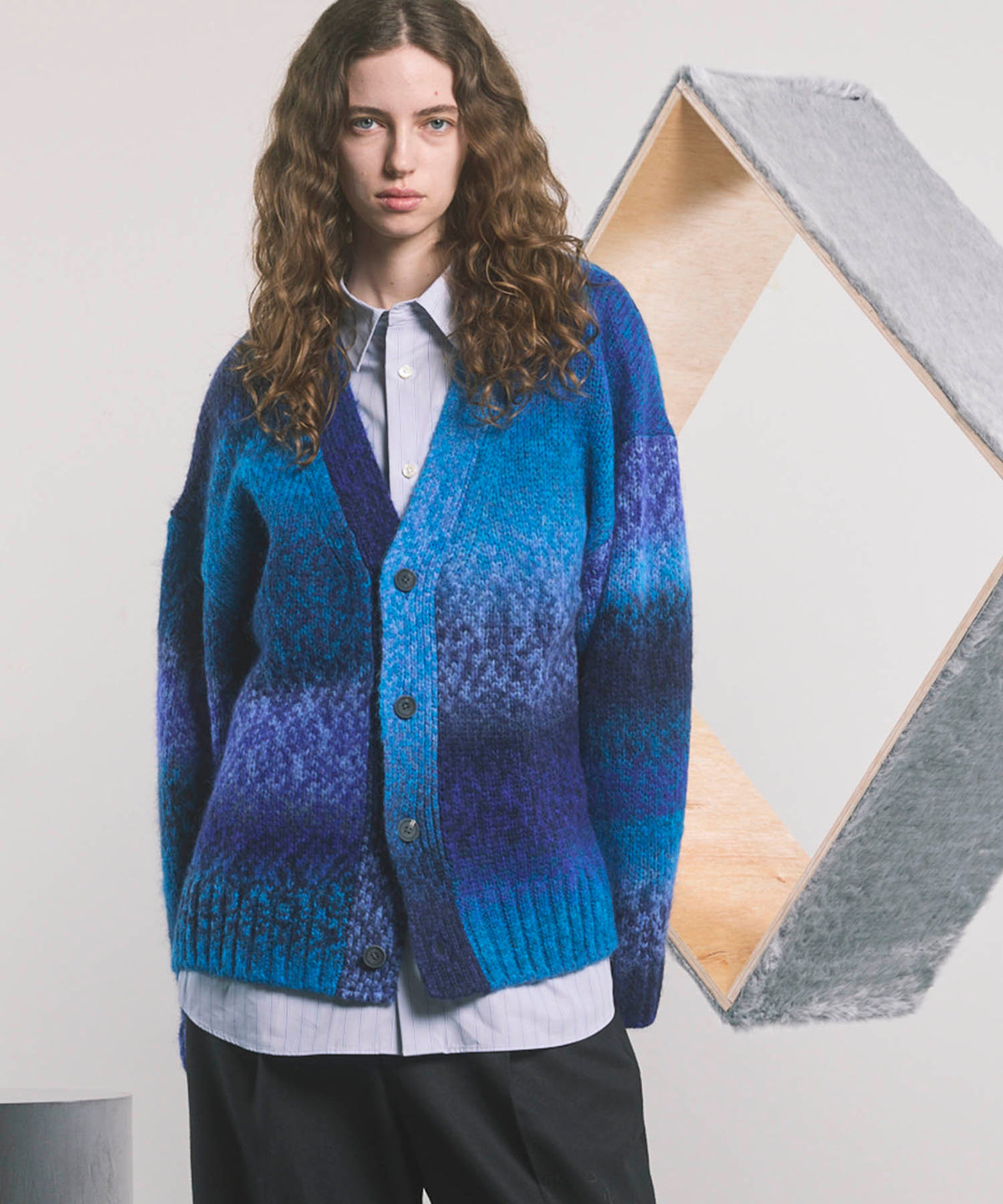 【24AW PRE-ORDER】PINORI Long Space-Dye Gradation Prime-Over V-Neck Knit Cardigan